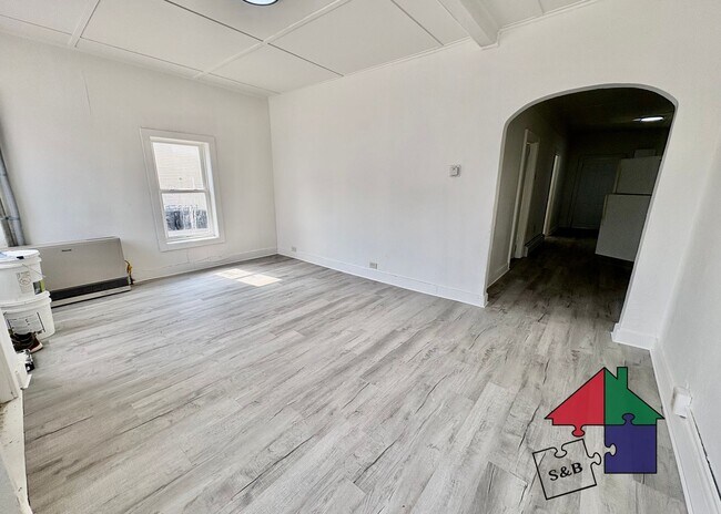 Building Photo - 94 Malletts Bay Ave