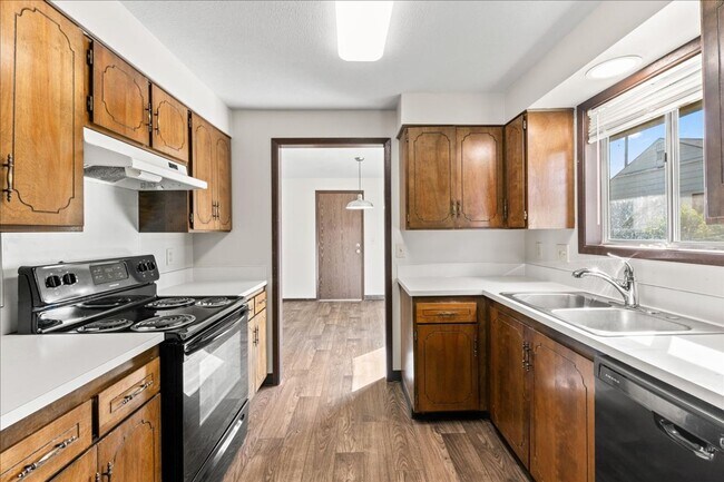 Building Photo - 2 Bedroom 1 Bathroom Duplex on the Boise B...