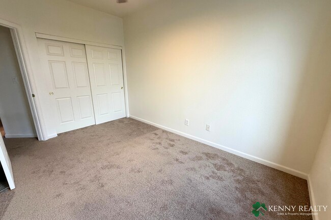 Building Photo - Townhome in the Peninsula's Most Walkable Neighborhood