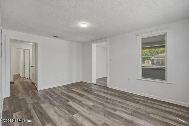 Building Photo - 1216 W 24th St