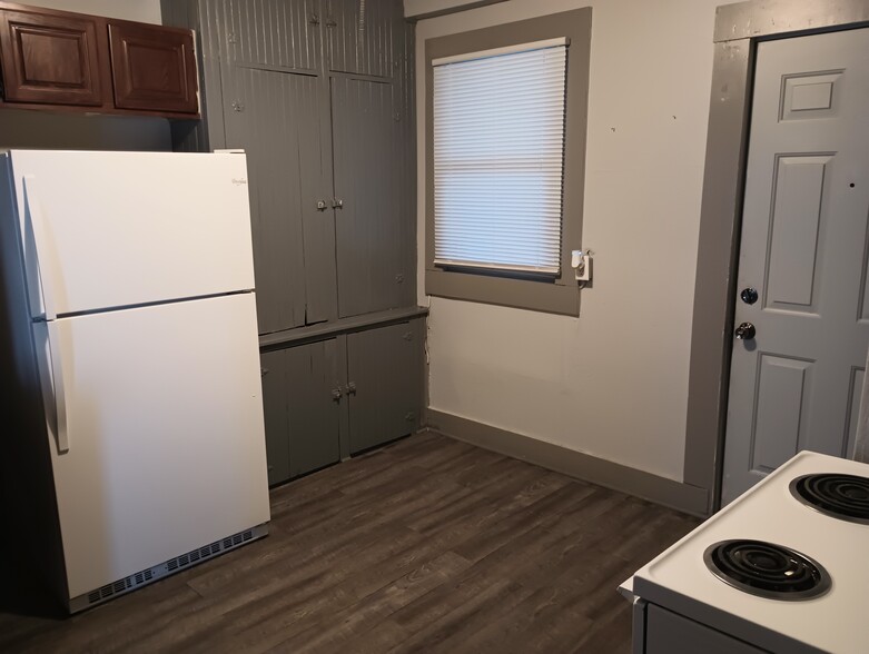 Kitchen - 126 1st St