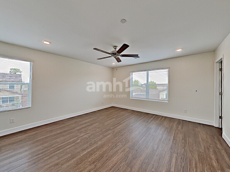 Building Photo - 5968 W Columbine Dr