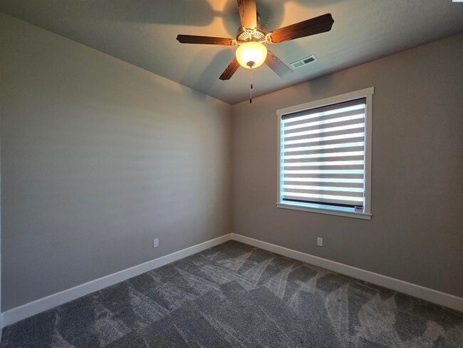 Building Photo - Short Term Rental Rental in Kennewick w/Lawn Care