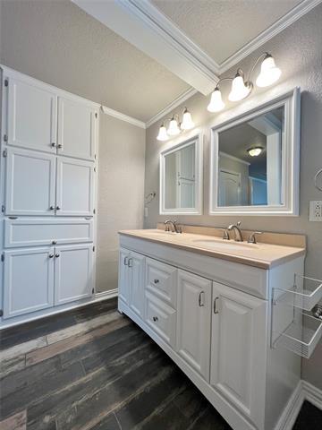 Building Photo - 1617 Edgehill Rd