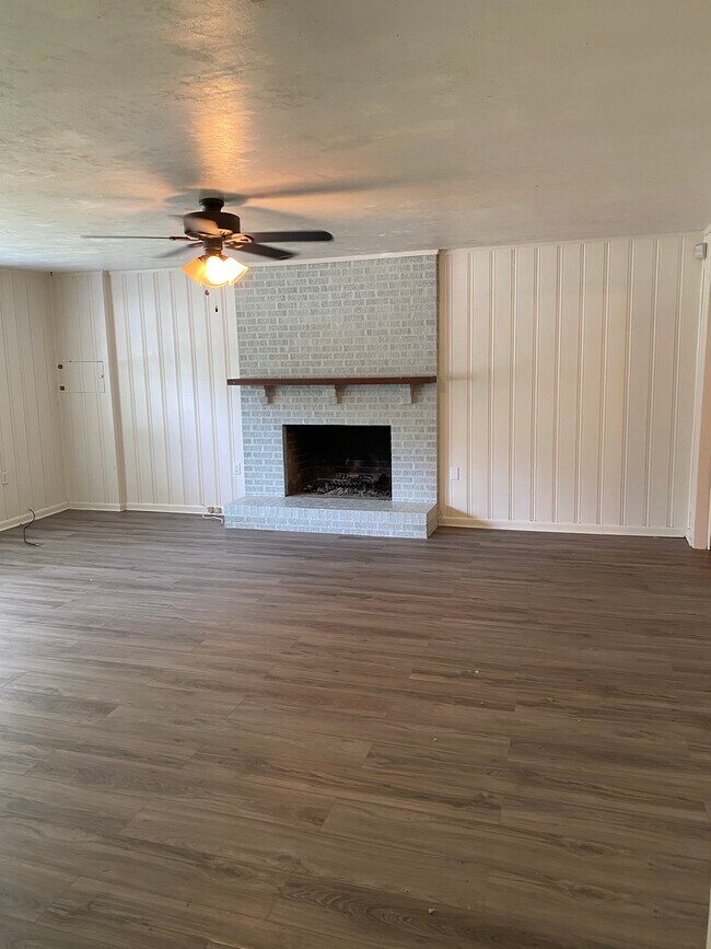 Building Photo - Cactus/Block - 2602