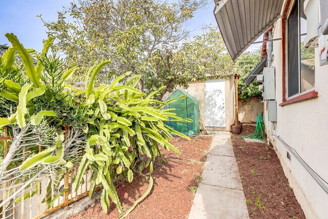 Building Photo - 288 S Coronado St