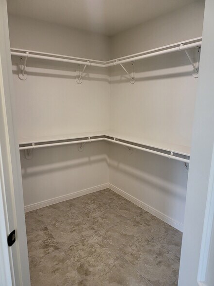Walkin closet - 2207 N 26th St