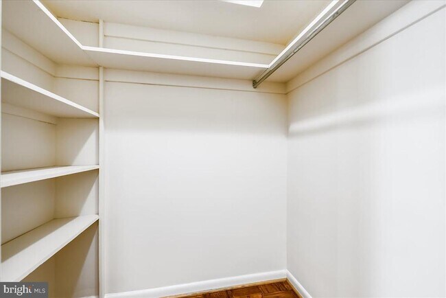 Building Photo - 10401 Grosvenor Pl