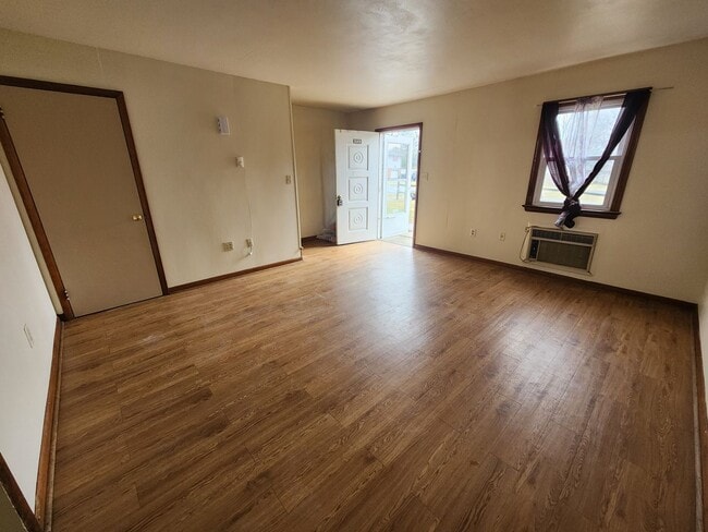 Building Photo - 6233 Mountain View Dr