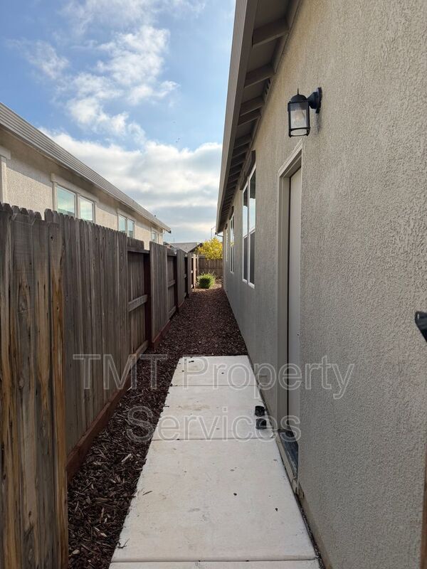 Building Photo - 12256 Alamosa Dr