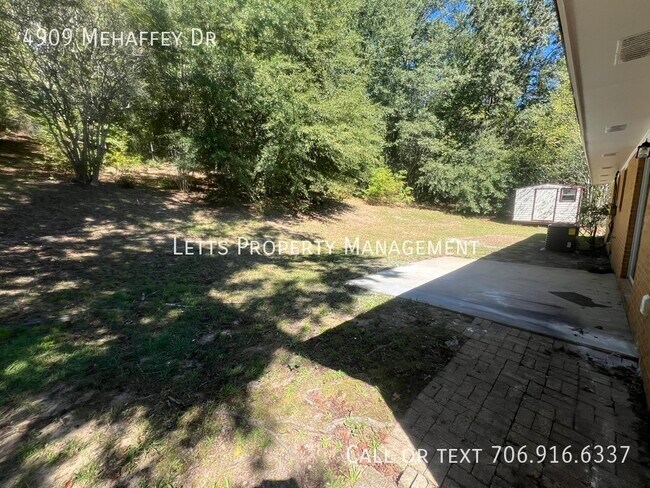 Building Photo - Beautifully remodeled brick ranch with a c...