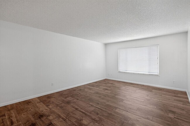 Building Photo - 4115 N Briarwood Ave