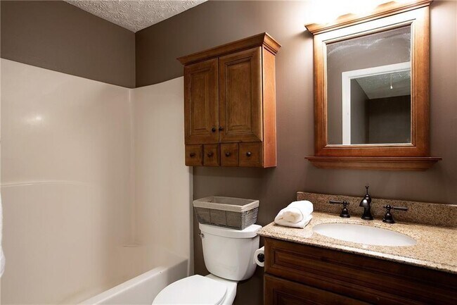 Building Photo - 312 Pieris Dr