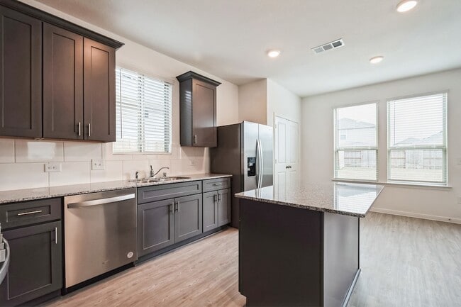 Building Photo - 16523 Pine Arrow Dr