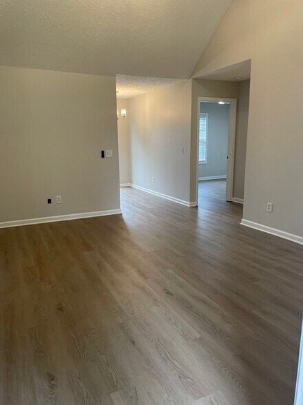Building Photo - 2733 Calais Ct