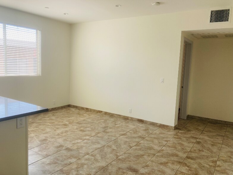Building Photo - 953 Normandie Ave