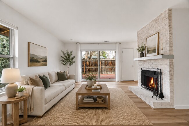 Building Photo - $2,045.95 with $300 Off the first month's rent, 2 Beds - 1 Bath, Townhouse in Greenwood Village w...
