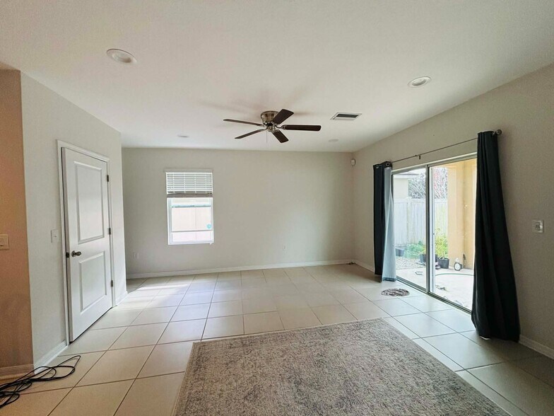 Building Photo - 110 San Carrara Ct