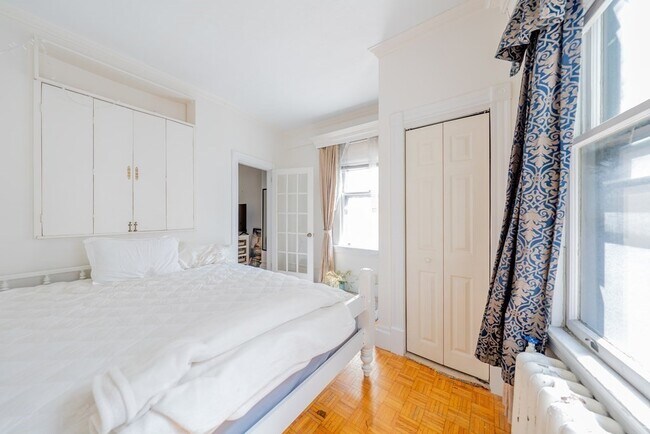 Building Photo - 19 Beacon St