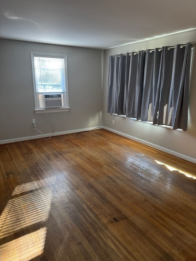 Building Photo - Charming 3 bedroom home in West End Manor ...