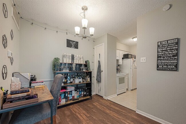 Building Photo - 2120 El Paseo St