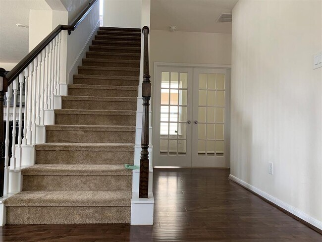 Building Photo - 15815 Copper Oak Ln