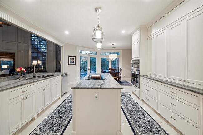 Building Photo - 15406 Old Stone Trail