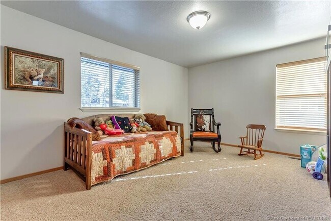 Building Photo - 430 Parkview Dr