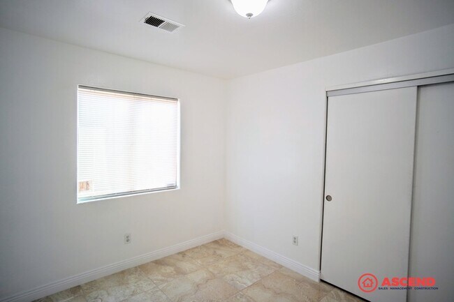 Building Photo - Darling Home in SW!