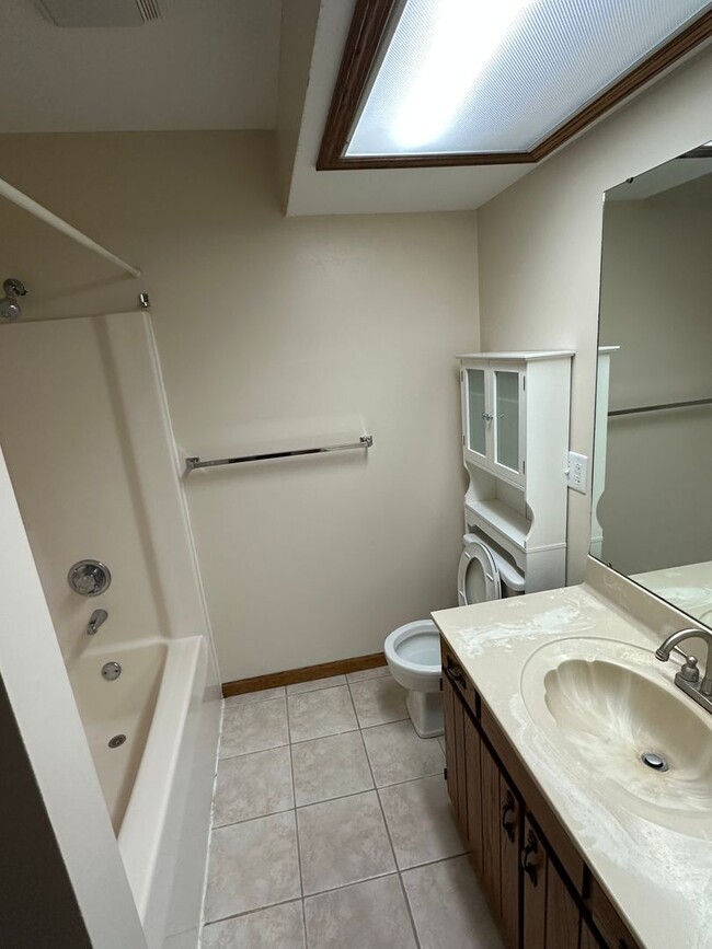 Building Photo - 1303 Brian Pl