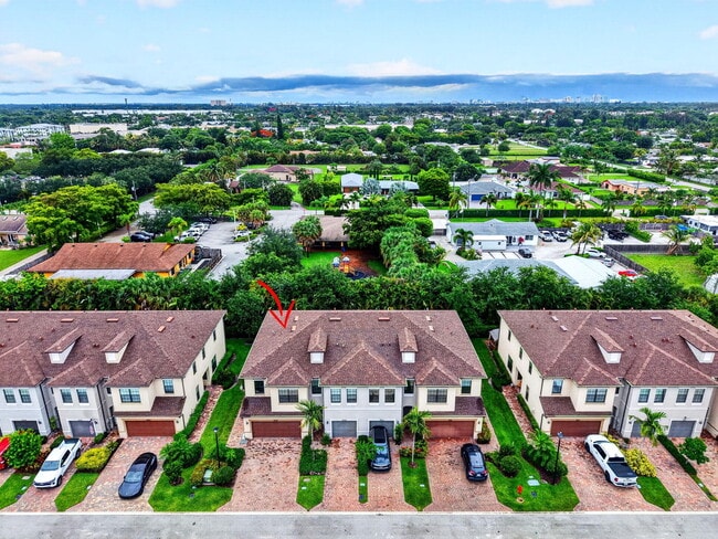 Building Photo - 2833 Troubadour St