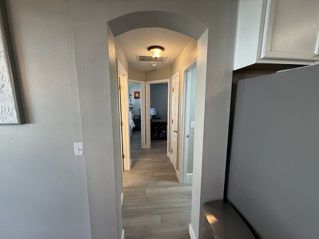 Building Photo - "Spacious 3-Bedroom Retreat with Bonus roo...