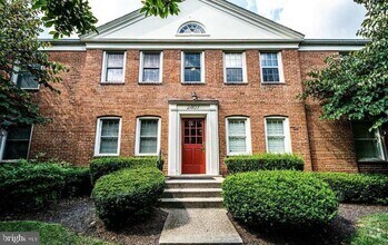 Building Photo - 2407 Arlington Blvd