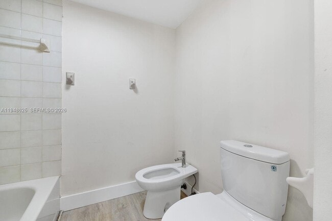 Building Photo - 995 SW 84th Ave