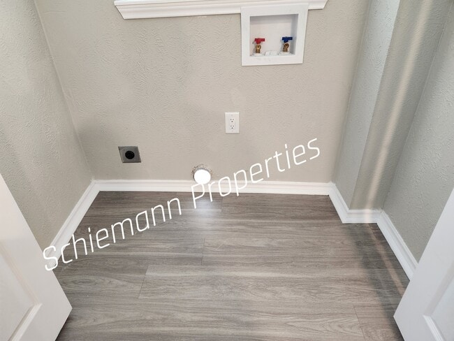 Building Photo - 202 N Getzendaner St