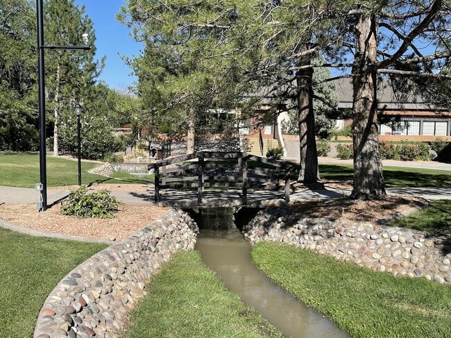 Building Photo - 3154 Lakeside Dr