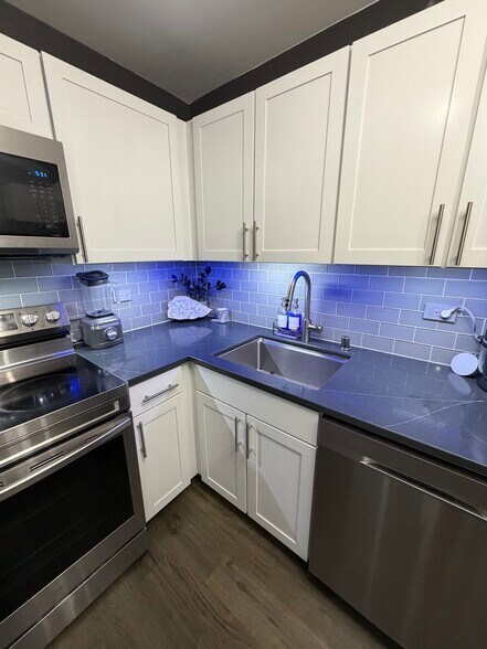 Building Photo - 655 W Irving Park Rd