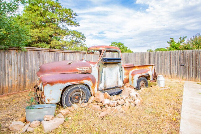 Building Photo - 5402 158th St