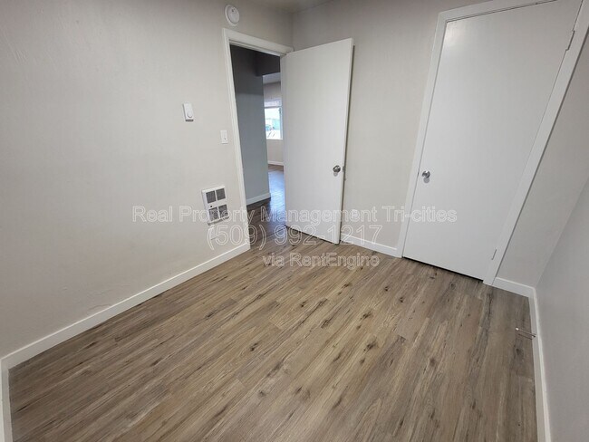 Building Photo - 132 W Shoshone St