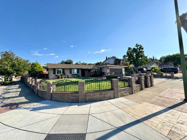 Building Photo - Large Evergreen Home with Solar & Community Pool
