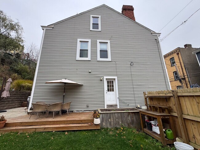 Building Photo - Beautifully Renovated 3BR Row Home in Deutschtown – Spacious, Modern & Incredible Location