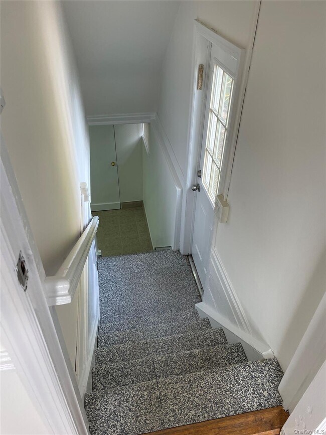 Building Photo - 8 Cameron Ln