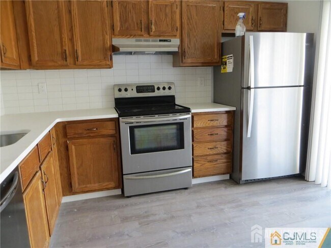 Building Photo - 631 Madison Dr