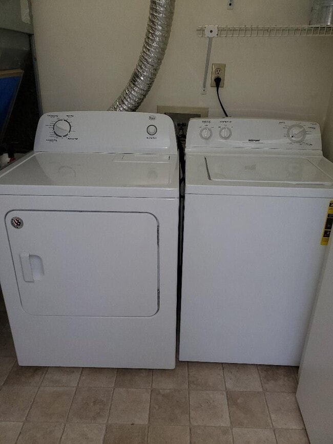 Building Photo - GROUND FLOOR 2 BEDROOM 2 BATH AT MYRTLE GREENS $1,300