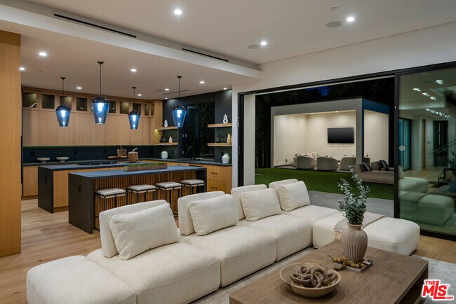 Building Photo - 14822 Hesby St