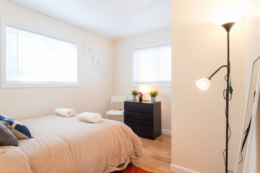 Building Photo - 17 Oxford Cir