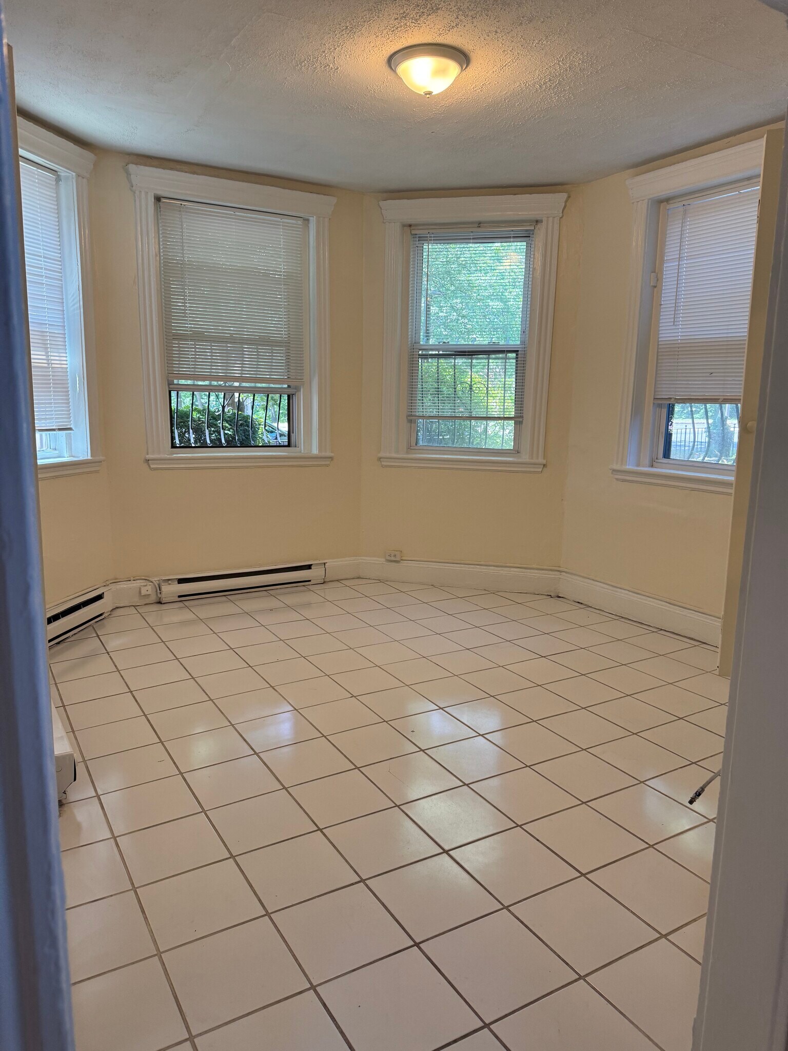 Building Photo - 382 Riverway St