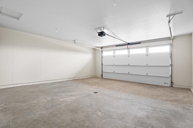 Building Photo - 1107 S Foss Ave