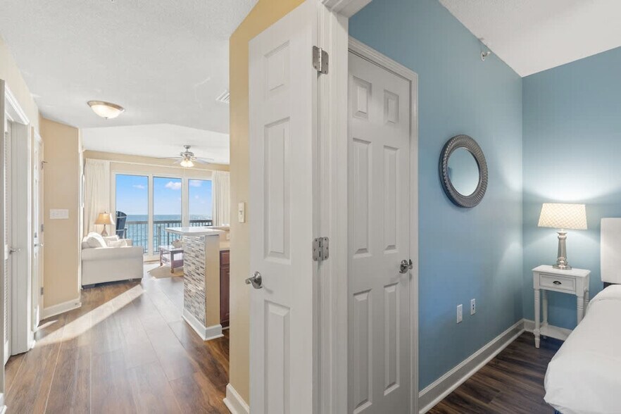 Building Photo - 5115 Gulf Dr