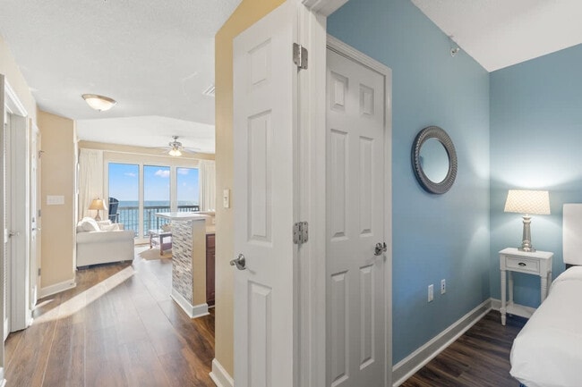 Building Photo - 5115 Gulf Dr